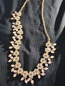 Elegant Floral Rhinestone Necklace
