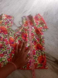 elegant Chex &amp; Floral Print saree with blouse