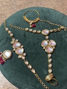 Exquisite Kundan &amp; Pearl Necklace Set