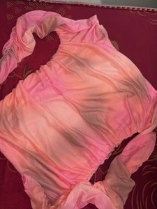 pink top