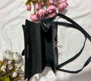 Savana Black Textured Handbag