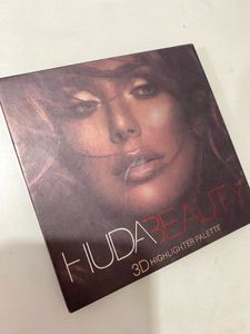 Huda Beauty 3D Highlighter Palette in shade Bronze