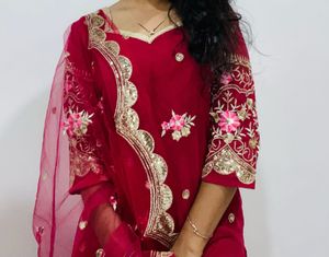 Elegant pink Embroidered Kurta Set