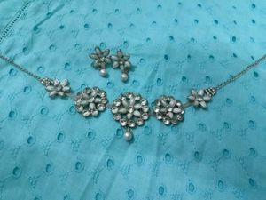 Elegant Pearl Flower choker Necklace