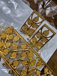 Golden Leaf Design Jewellery Set