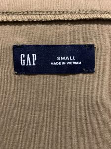 Gap Ribbed V-Neck Button-Up Top