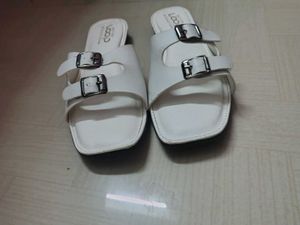 Stylish White Double Buckle Slides🤞🤞