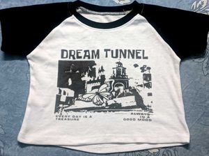 Dream Tunnel Graphic crop T-Shirt