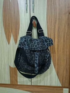 Chic Leopard Print & Textured Shoulder Bag