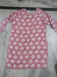 Elegant Pink Kurta with White Design
