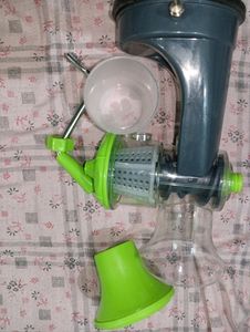 Wellstick Kitchenware Premium Nano Pulpy Fruit And Vegetable Juicer (Multicolour)
