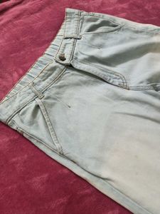 Minimal Light Blue Mom Fit Jeans