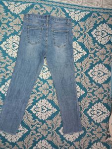 Light Wash Skinny Jeans with Frayed Hem