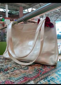 Chic Cream Tote Bag with Red Bow Accent