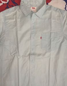Levi's Men's Light Blue Button-Up Shirt