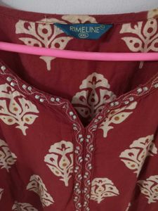 😍Maroon Printed Kurta with Embellished Neckl