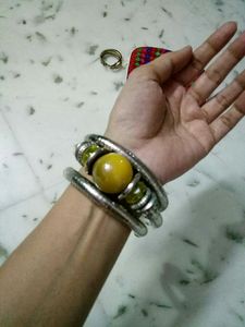Women free size bangle