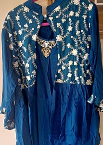 📍Stylish Kurti With Heavy Overcoat 🔥