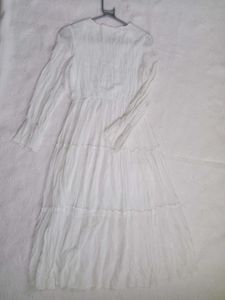 Elegant White Tiered v-neck Midi Dress with long s