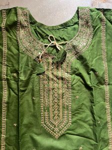 Elegant Green Kurta Set with Intricate Embroidery