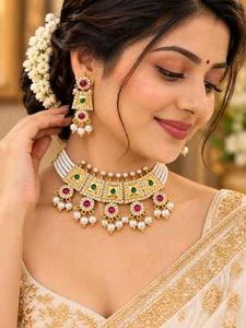 Stunning Kundan Necklace &amp; Earring Set