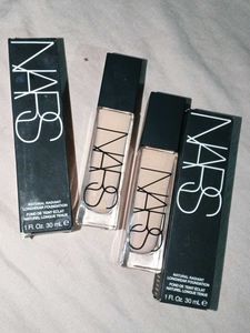 Combo NARS Natural Radiant Longwear Foundation