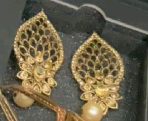 golden netted fancy earrings