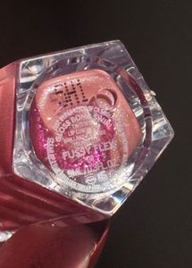 Fenty Beauty Gloss Bomb swirl :- fussy flex