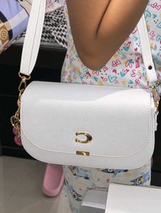 Elegant Coach White Shoulder Bag