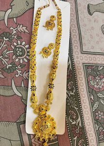 Stunning Gold-Plated Necklace Set
