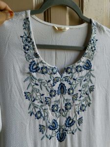 Aesthetic White Embroidered Kurta