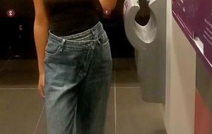 Stylish Wide Leg Jeans with Slit Hem