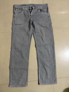 Light Wash Relaxed Fit Jeans