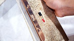 Beautiful Bright Gold Mix Colour Party Use Purse