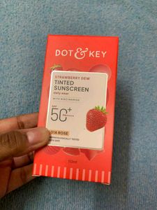 DOT AND KEY STRAWBERRY DEW TINTED SUNSCREEN