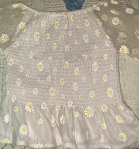 Cute Daisy Print Smocked Top