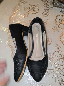 black pump heel sandals