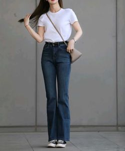 High-Waisted Jeans