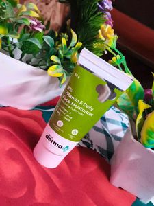 The Derma Co 3% Vitamin E Face Moisturizer Cream W