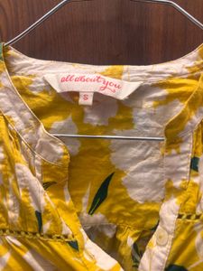 Yellow Floral Print Button-Up Blouse