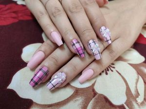 Chic Pink Plaid Press-On Nails with Bows