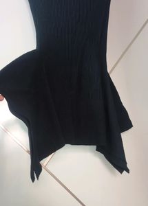 Fish Cut Black Skirt