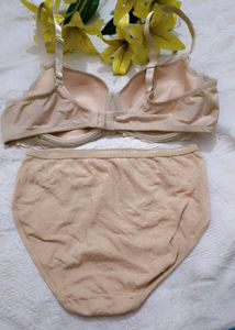 Elegant Lace Trim Bra With Beautiful Penty 😍
