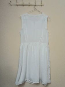Chic White Sleeveless Dress