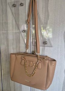 Beige shoulder bag