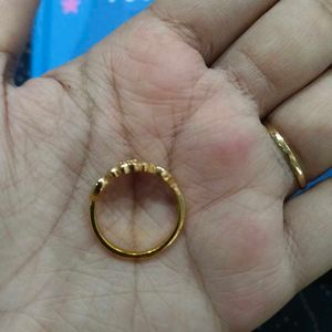 Elegant Gold Flower Ring
