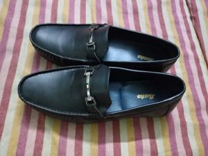 Bata Men's Black Leather Loafers