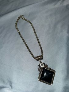 Elegant Black  Pendant Necklace