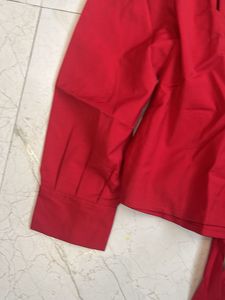 women’s red top