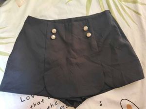 Chic Black Buttoned Shorts